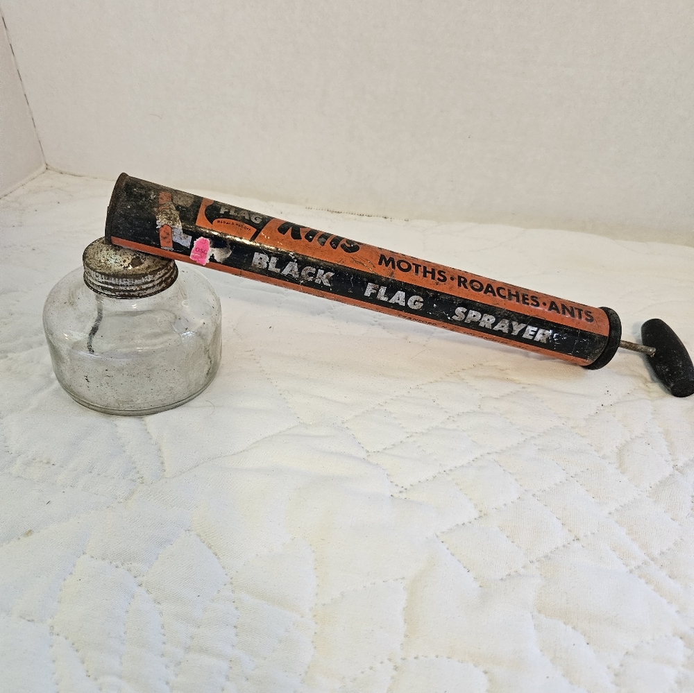 VINTAGE BLACK FLAG SPRAYER